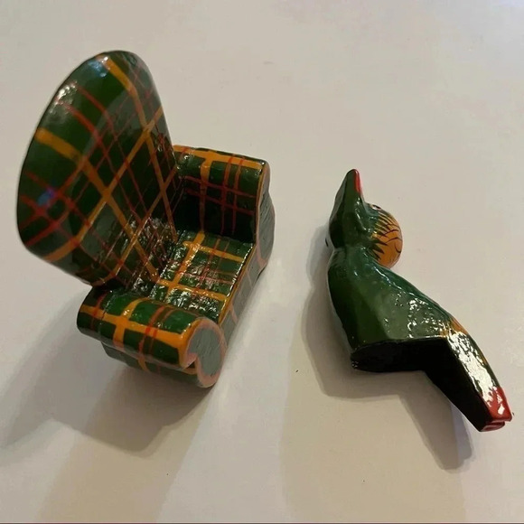 Cat In Armchair 2 Piece Wooden Hand Made Painted Bahamas Green Artisan Island - Picture 5 of 9